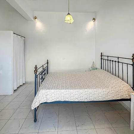 2 Bedroom Lovely Home In Kalamata Exterior foto