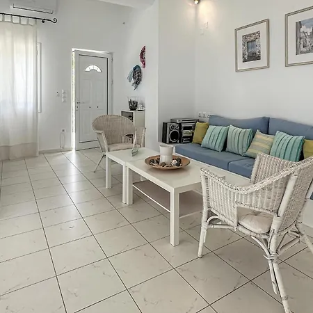 2 Bedroom Lovely Home In Kalamata Exterior foto