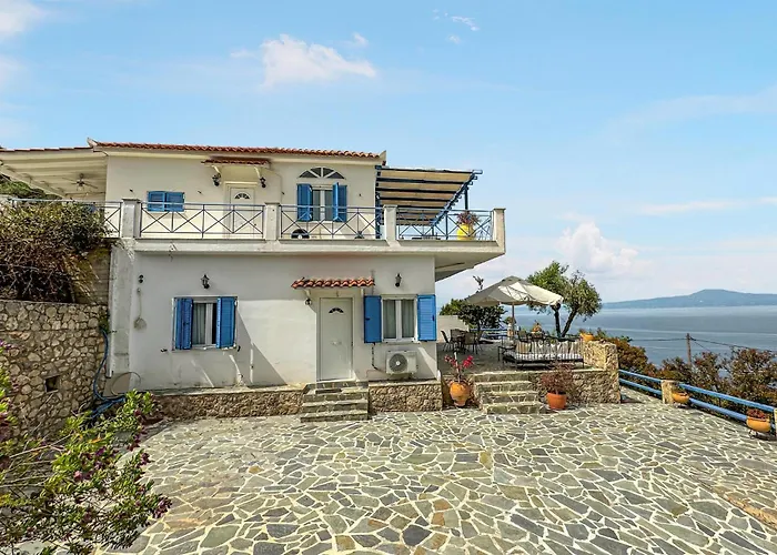 2 Bedroom Lovely Home In Kalamata