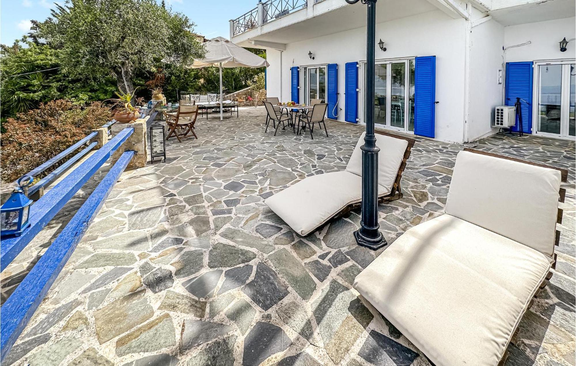 2 Bedroom Lovely In Holiday home Kalamata